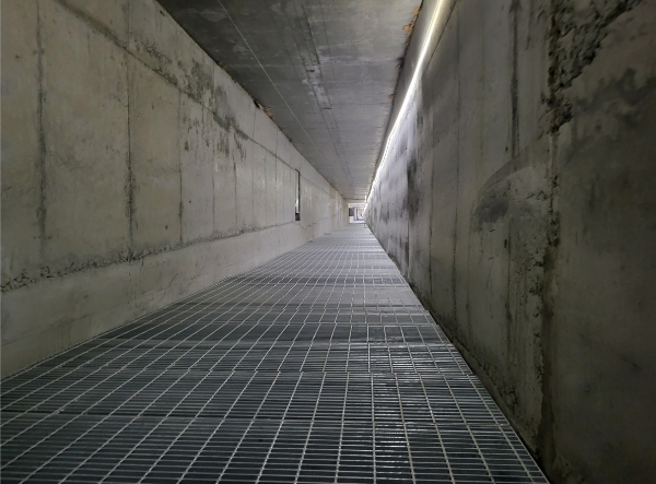隧道管廊钢格栅板应用解析：安全、通风与可维护性